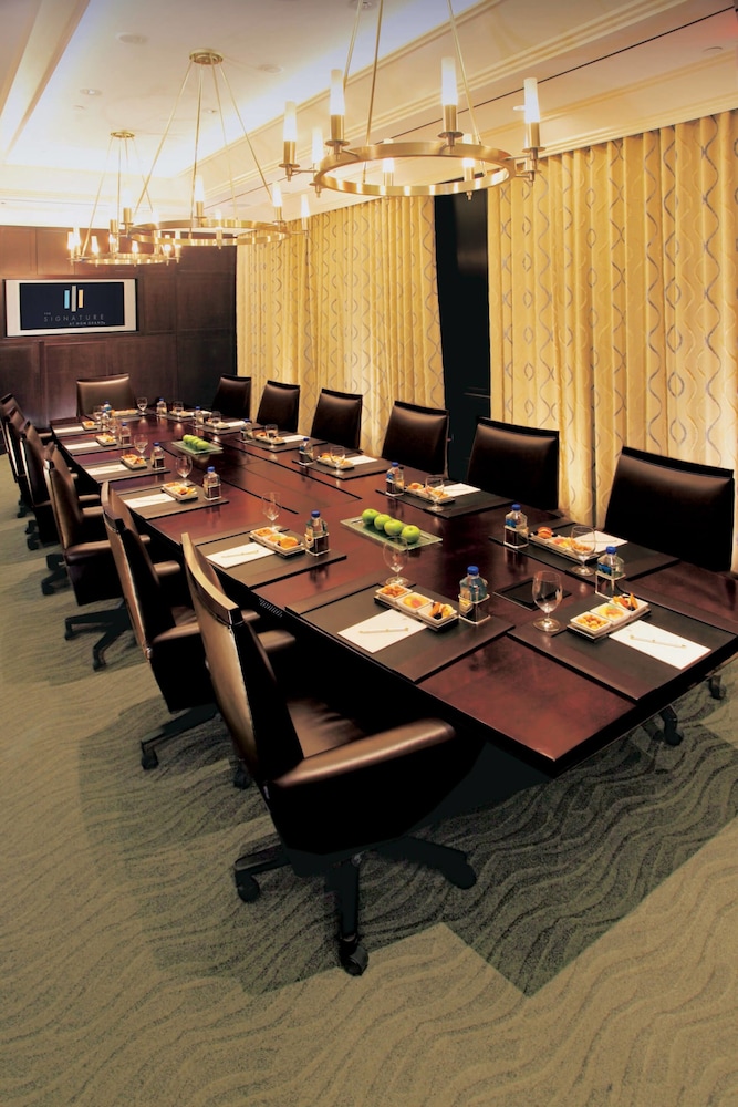 Jet Luxury Resorts @ The Signature Condo Hotel 54/69