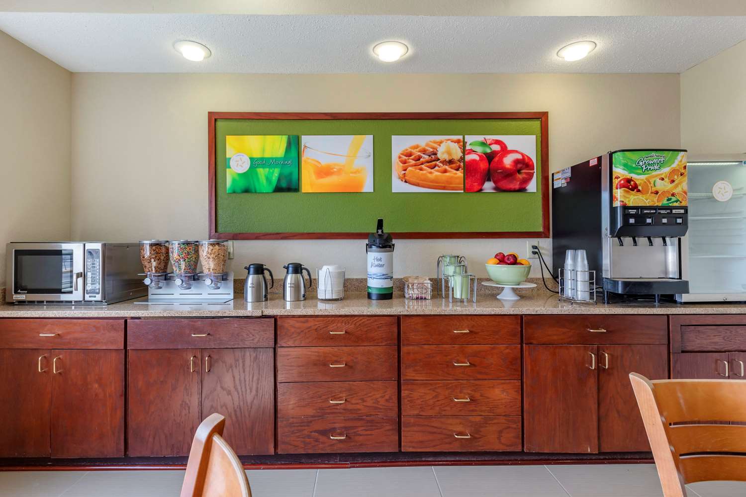 Quality Inn and Suites Bay City 29/34