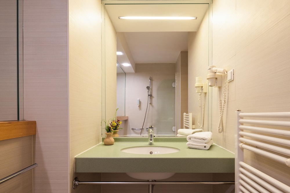غرفة سوبيريور بسرير مزدوج بإطلالة على المتنزه بشرفة، Aminess Vival Velaris Resort 4/5