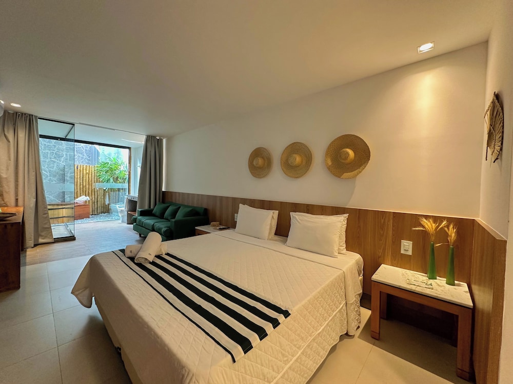 LUXURY, KING BED