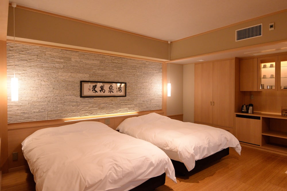 Twin Beds, 3 Futon Beds, Outdoor Bath