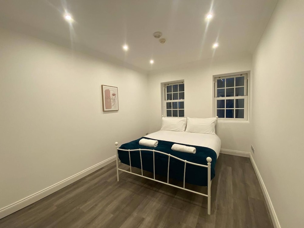 Boswell Elite Two Bed Apartment 7/19