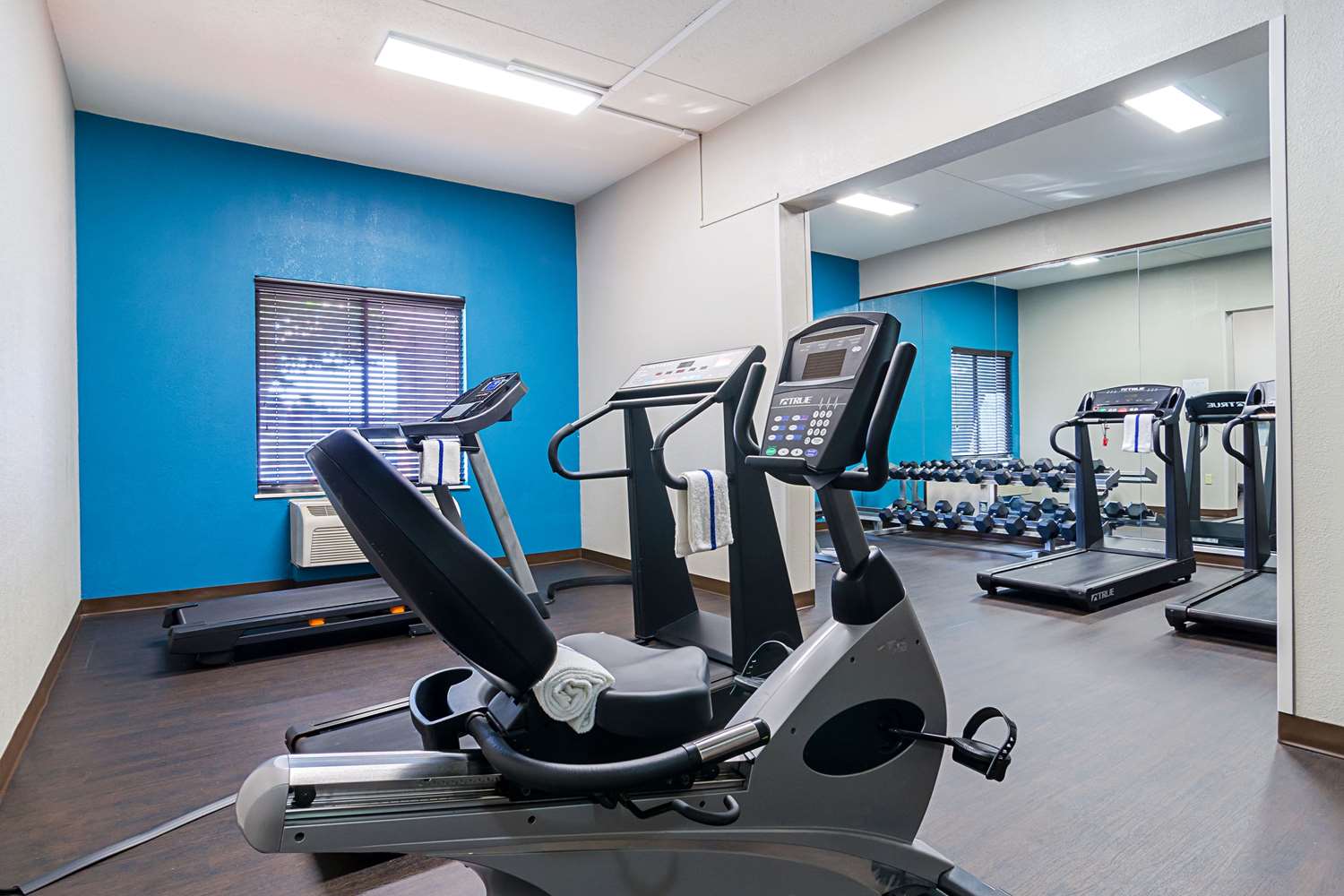 Holiday Inn & Suites Richmond - West End 7/15