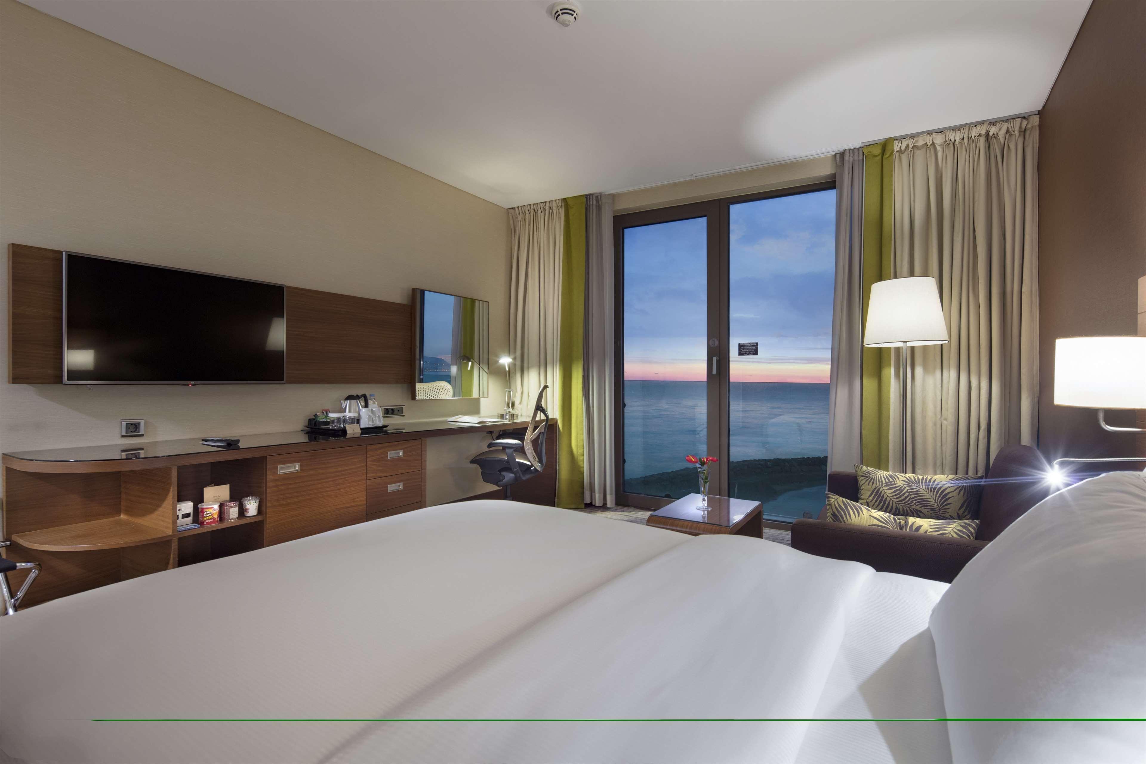 DELUXE, KING BED, SEA VIEW