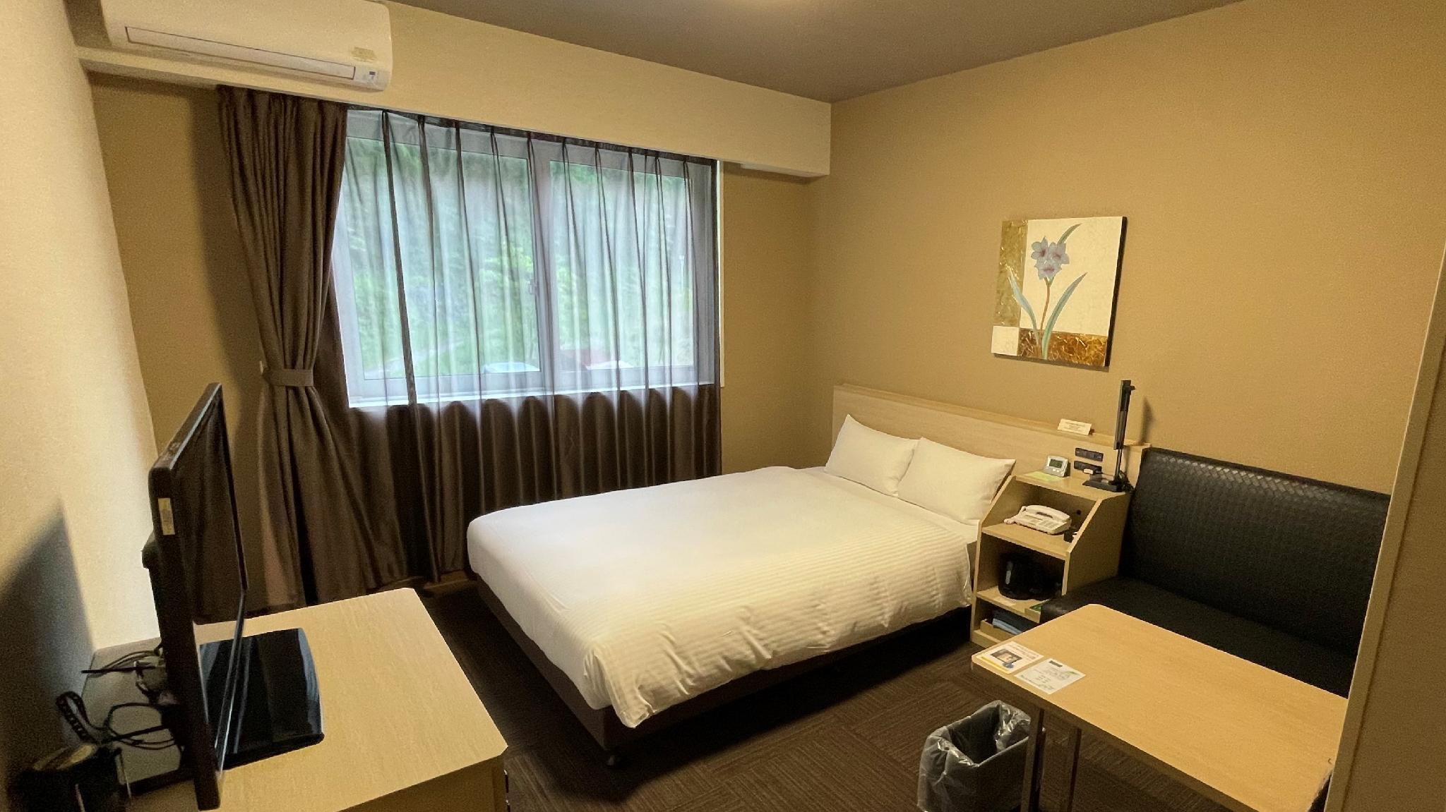 Semi Room, Semi Double Bed, Unit Bath, Smoking