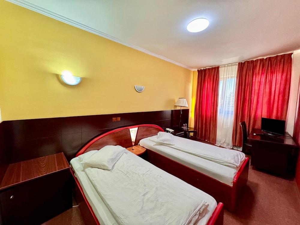Standard, Twin Beds