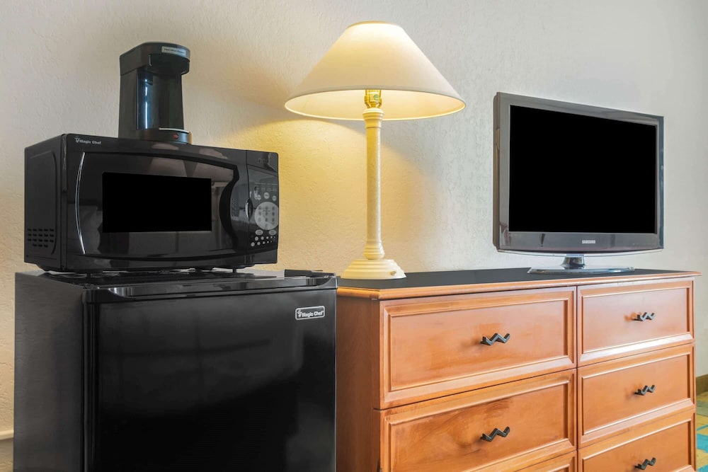 Days Inn by Wyndham Del Rio 30/55