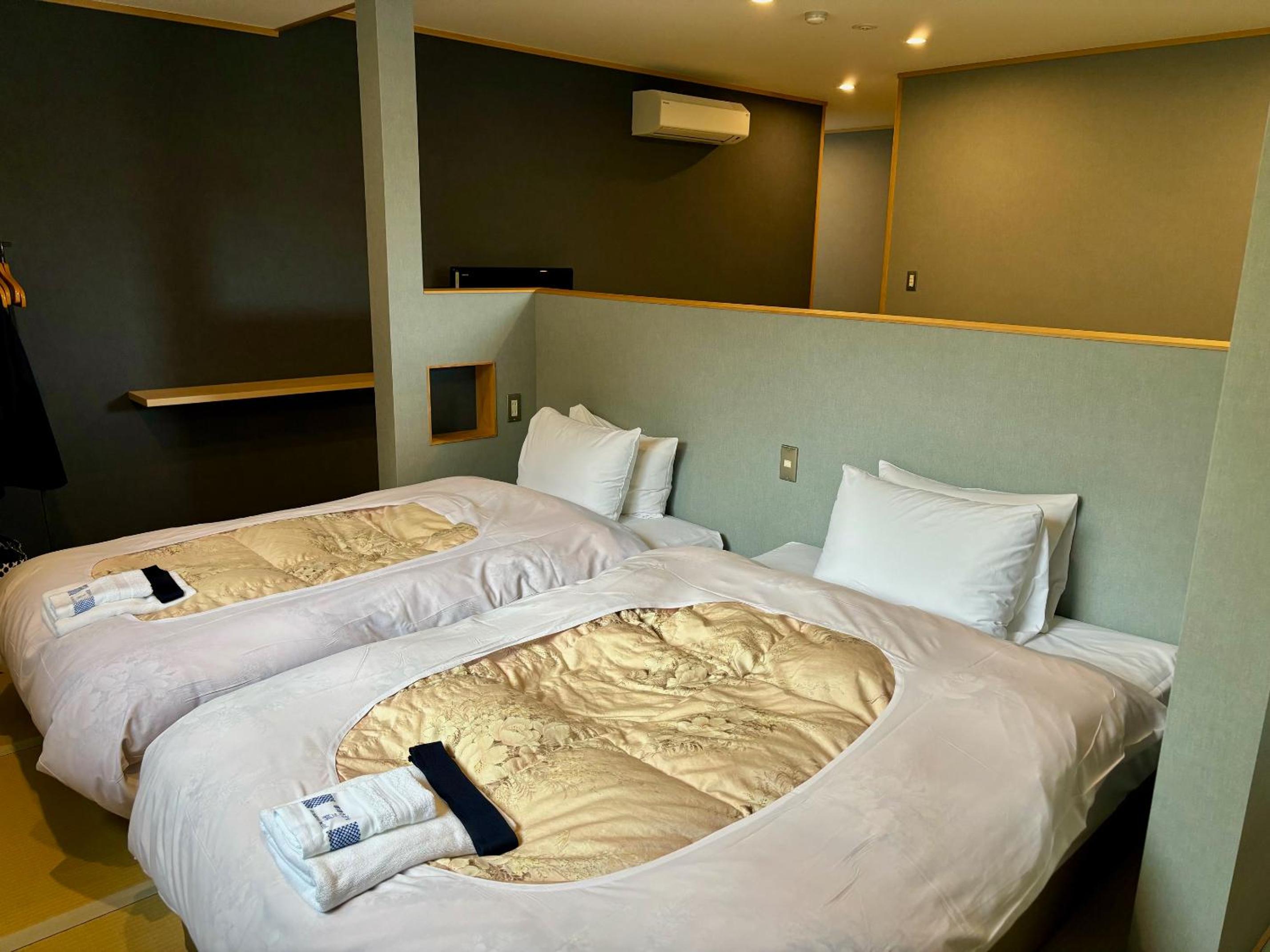 Twin Beds, Hot Spring Bath