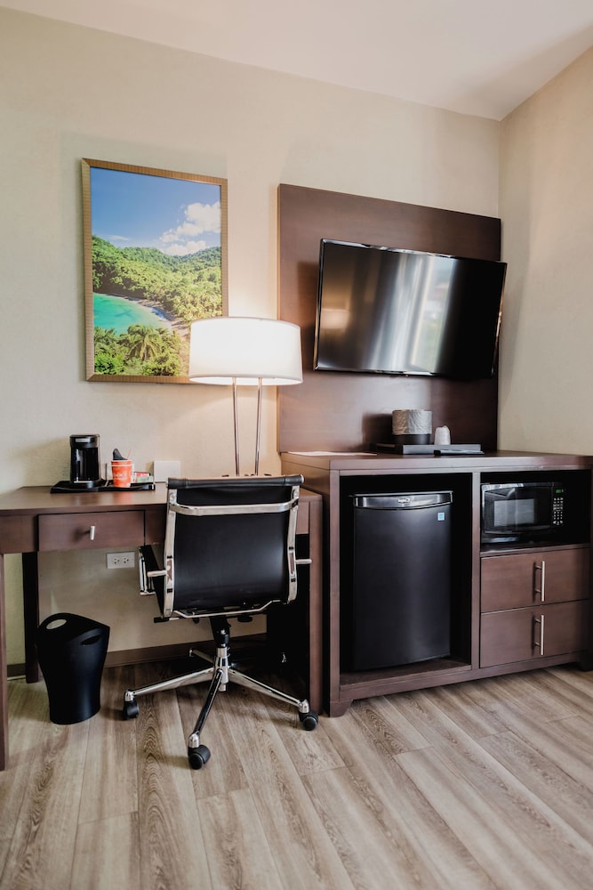 Comfort Inn & Suites Tobago 40/50
