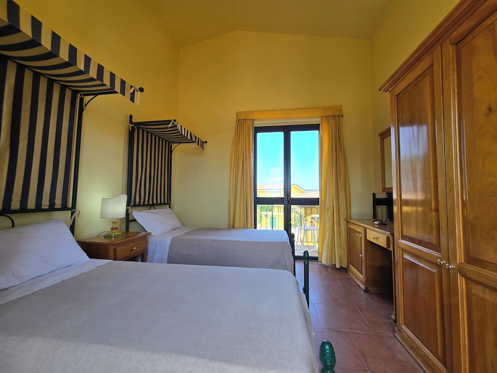 Marina Del Marchese Beach Resort 23/62