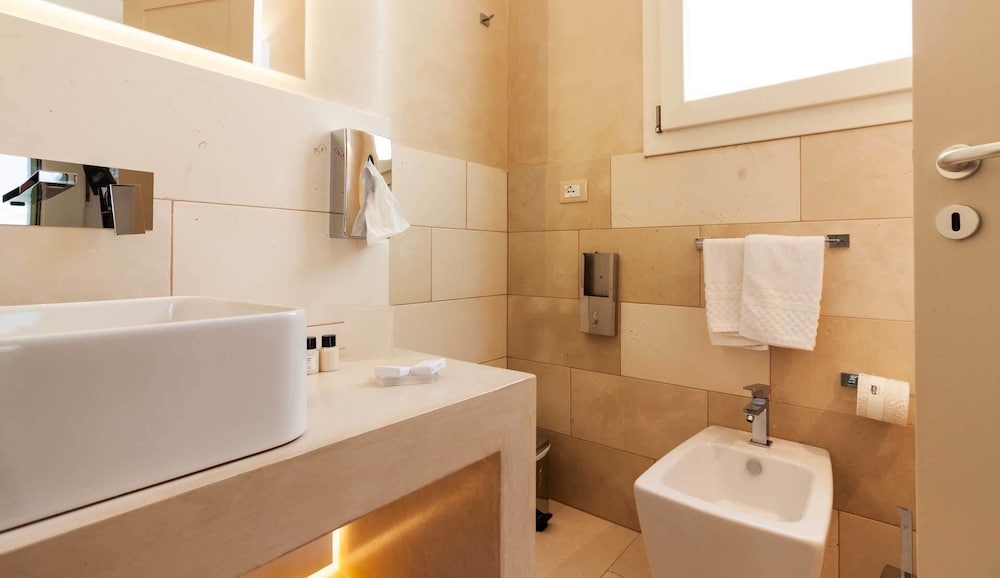 Montiro Hotel 45/48