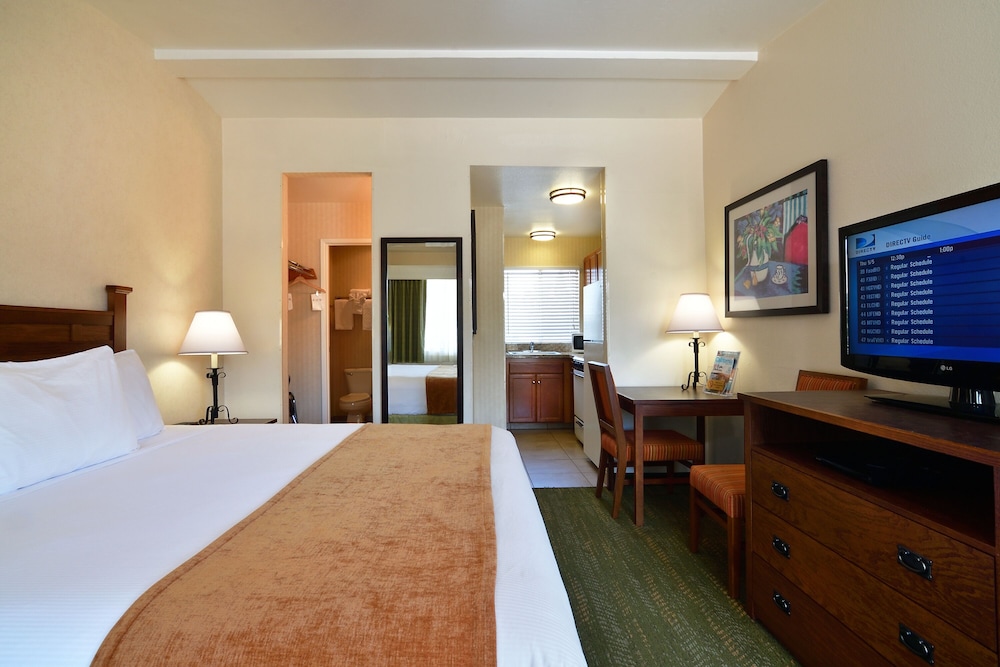 Room, Single, King Bed, Kitchen