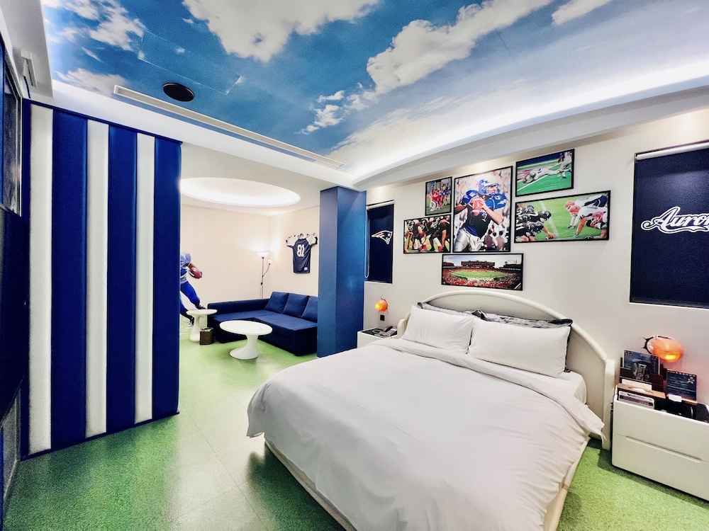 Aurora Motel 10/29