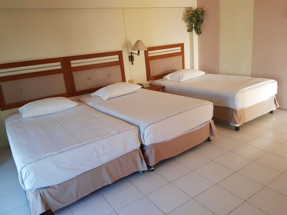 ROOM, TRIPLE