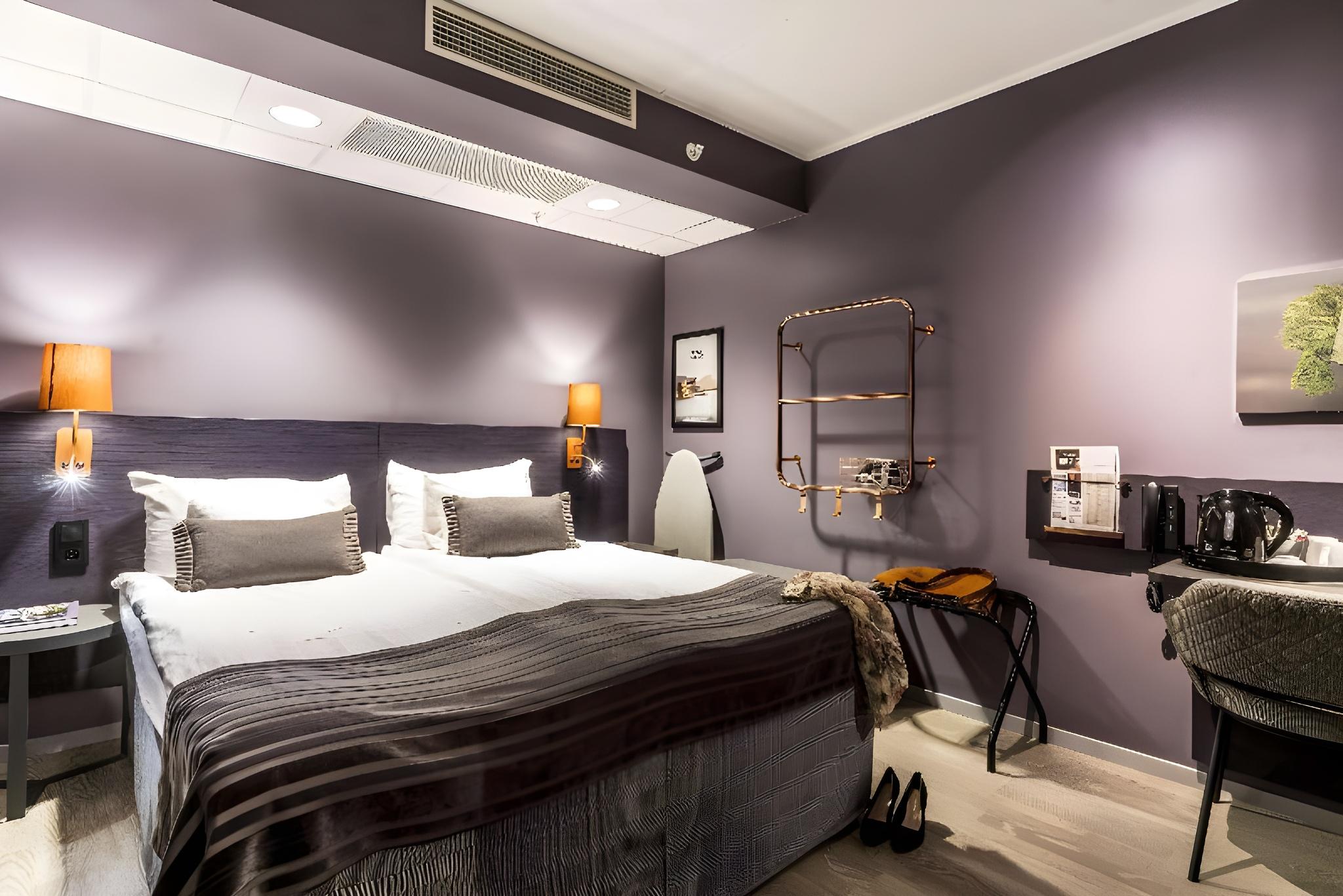 Cabin, Single, Double Bed, No Window