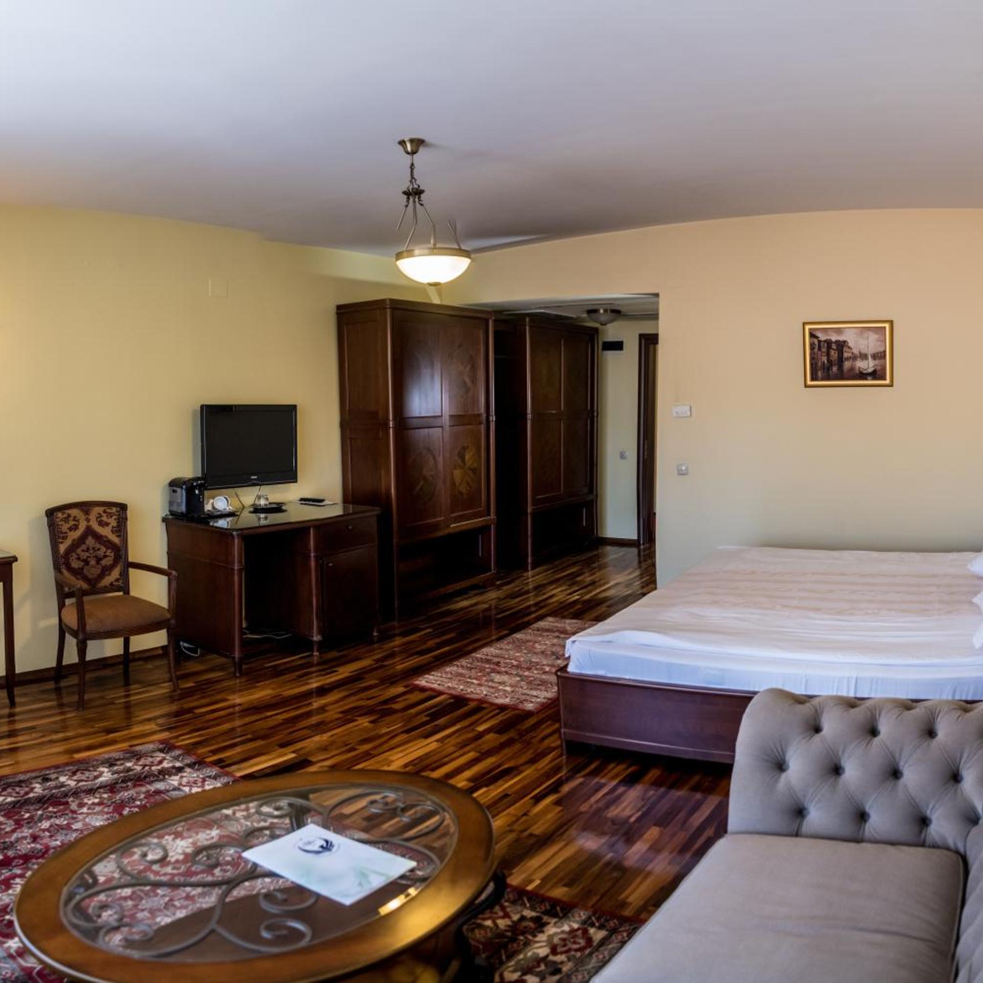 Elite Hotel 38/46