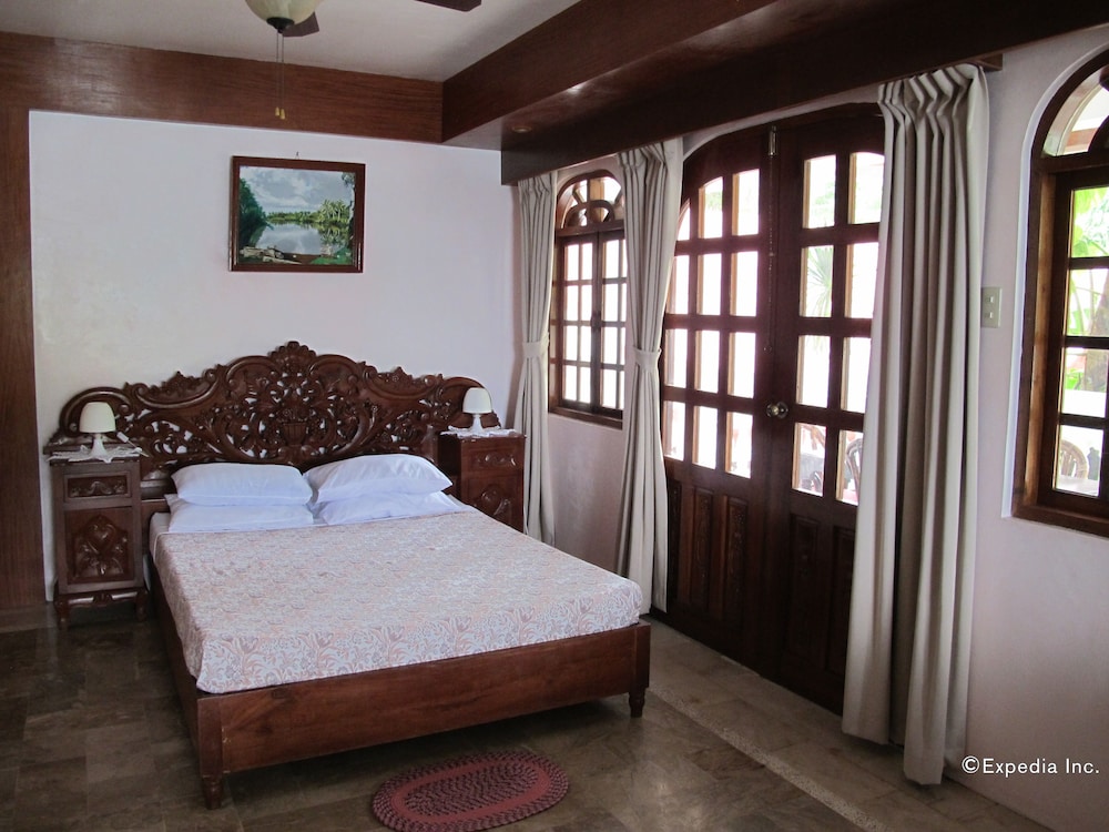 Blue Crystal Beach Resort 7/50