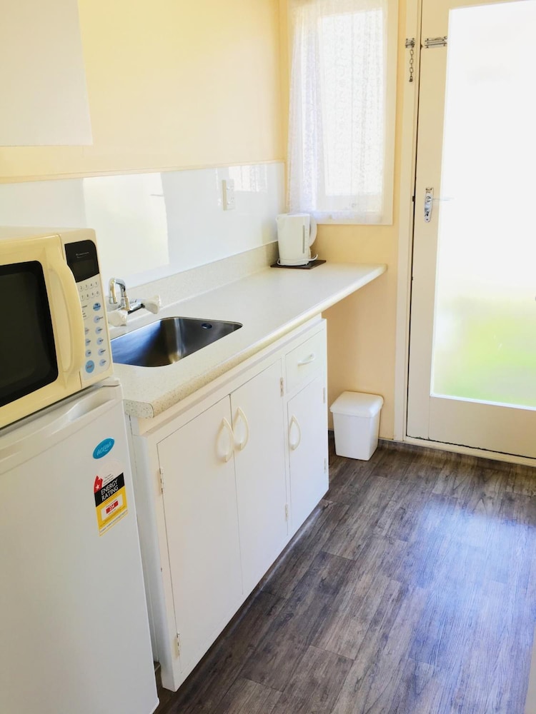 MERIVALE COURT MOTEL 12/30
