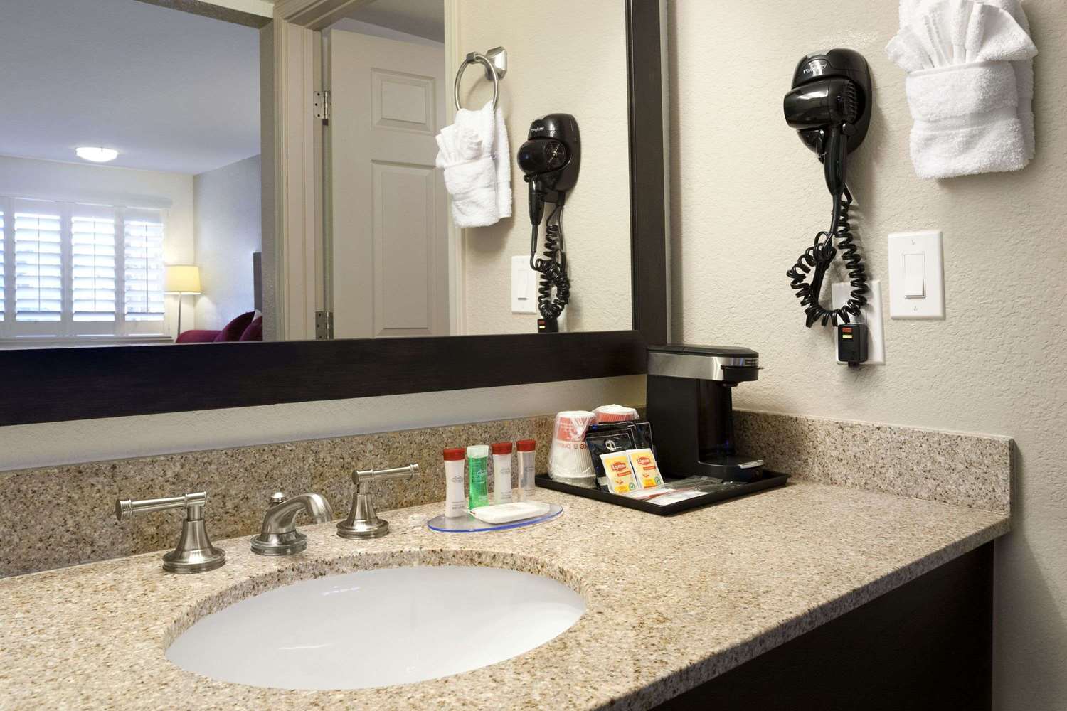Infinity Inn & Suites 29/30