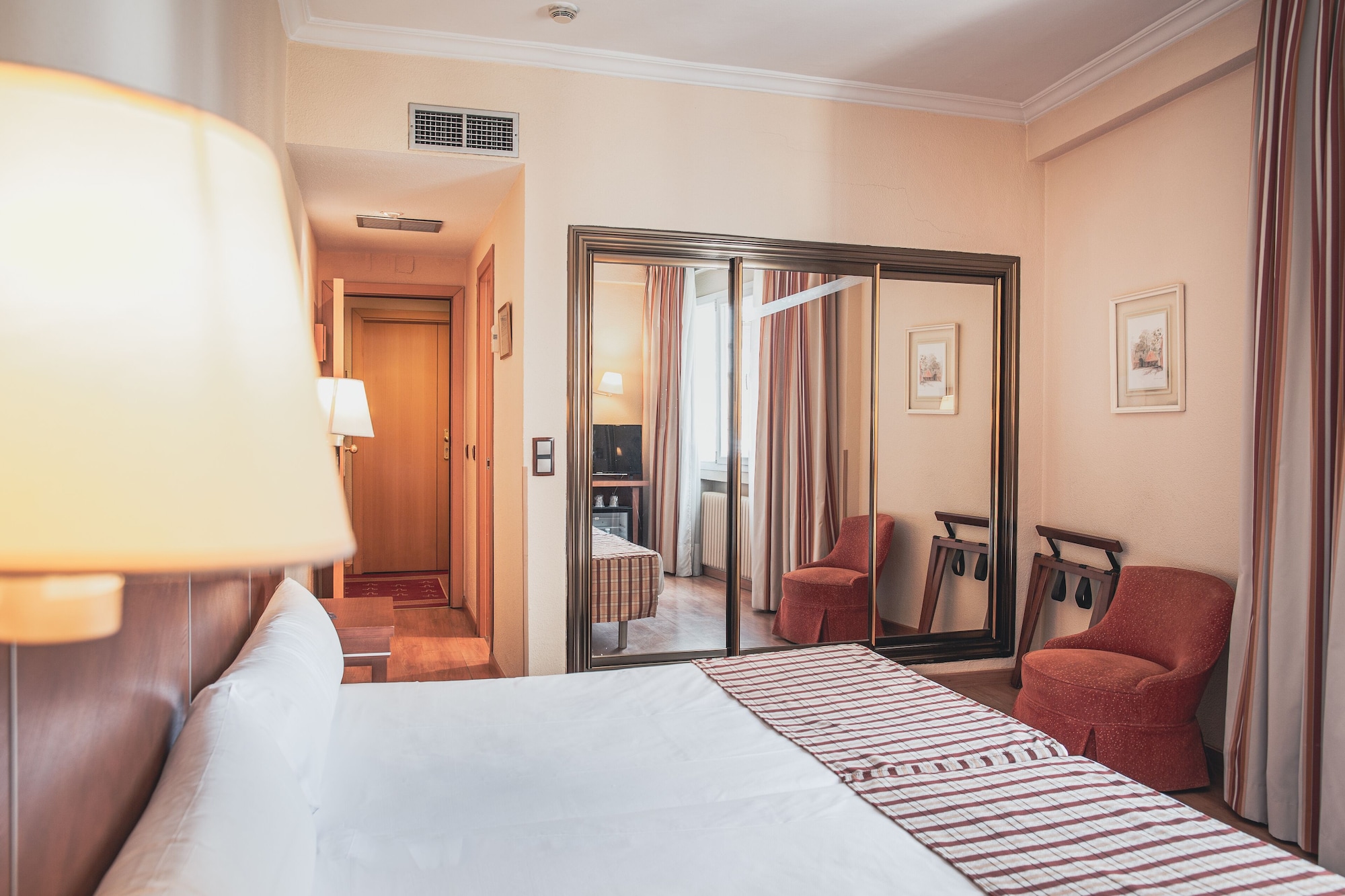 SUPERIOR, TWIN BEDS