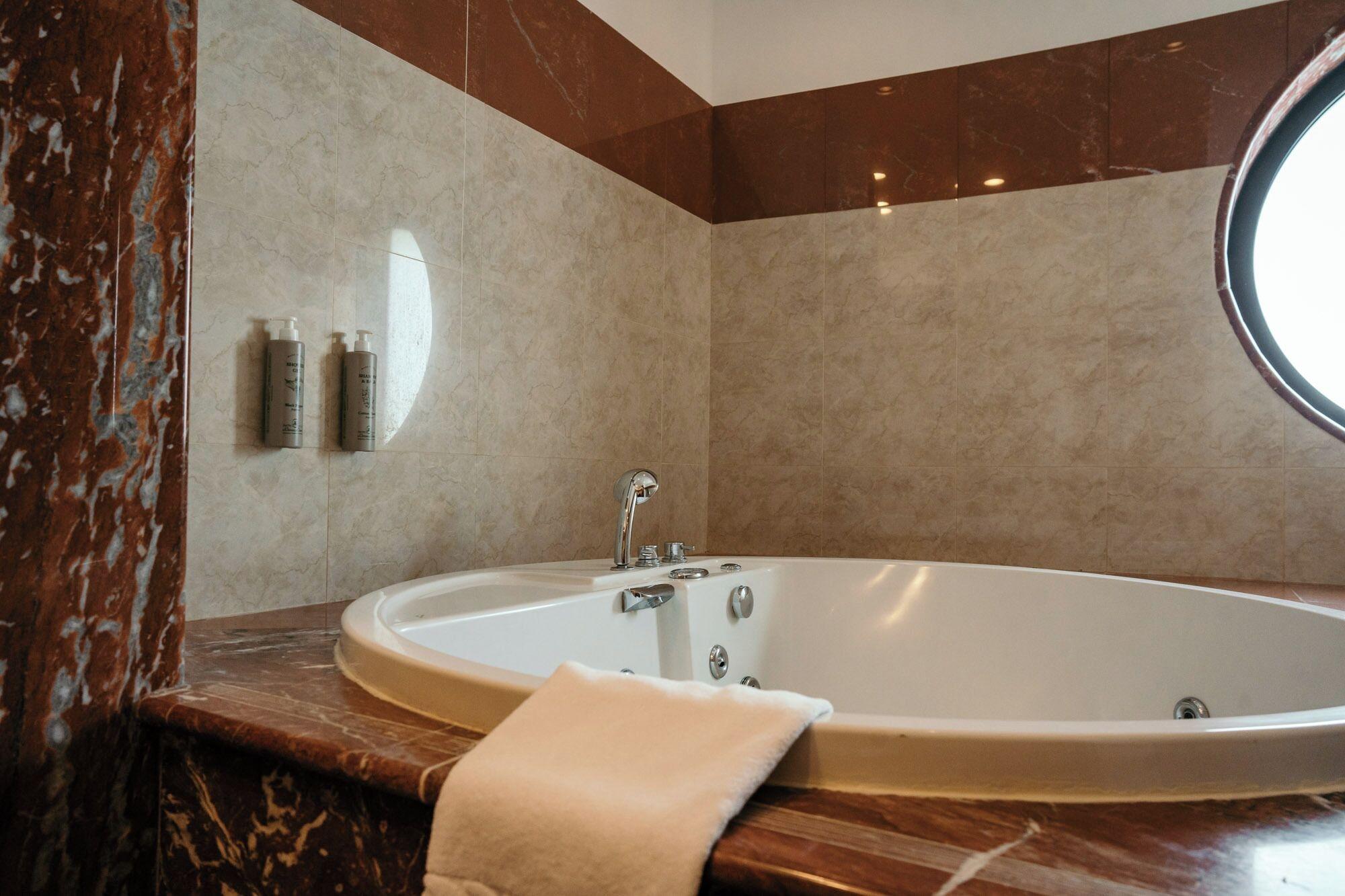 Junior Suite, Deluxe, Studio, Hot Tub