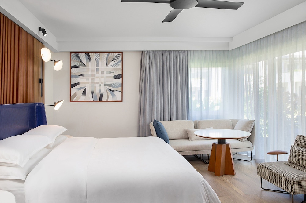 Room at Sheraton Fiji Golf and Beach Resort, NADI