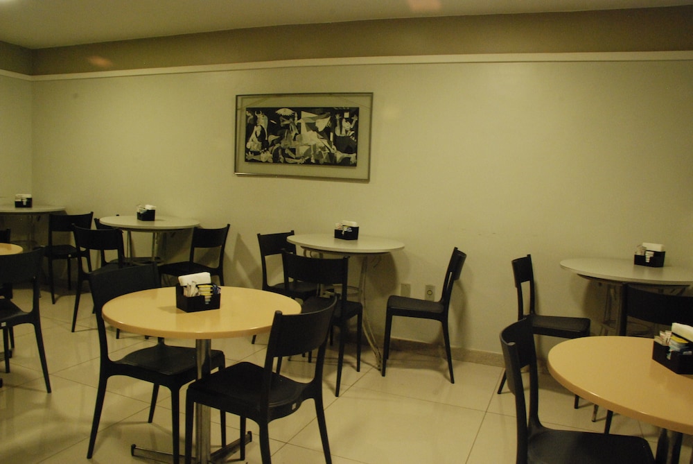 Hotel El Pilar 38/50