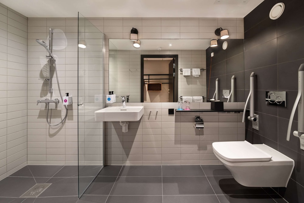 Quality Hotel River Station 63/65