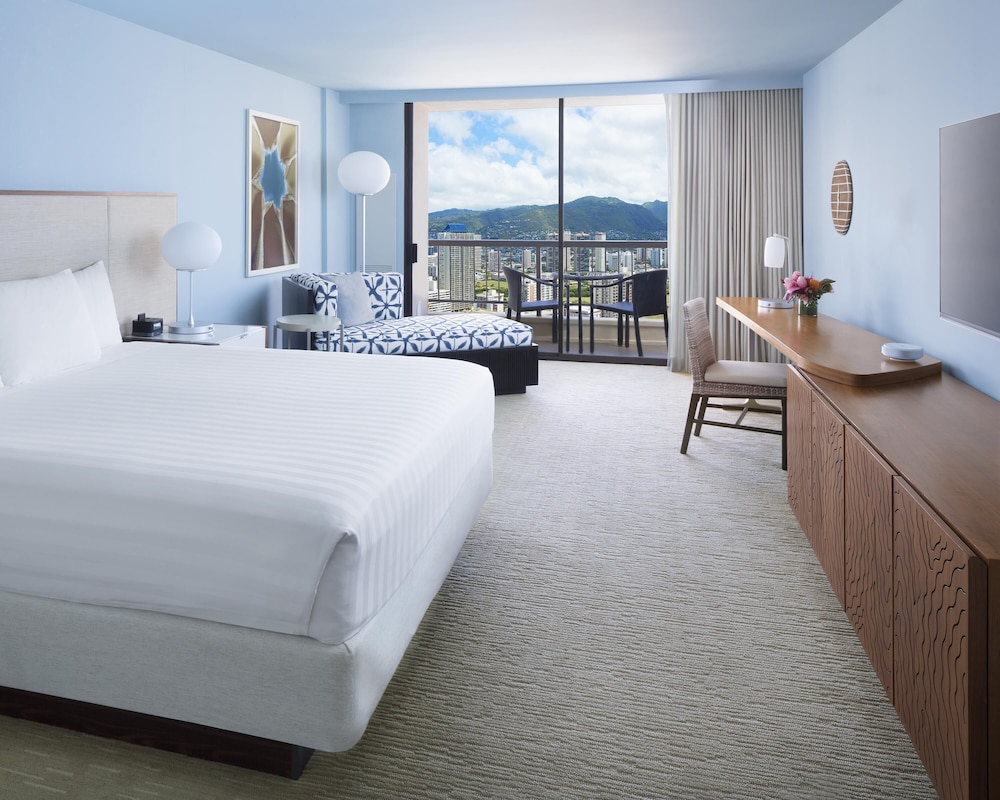 ROOM, KING BED, WAIKIKI VIEW, CITY VIEW, HIGH FLOOR