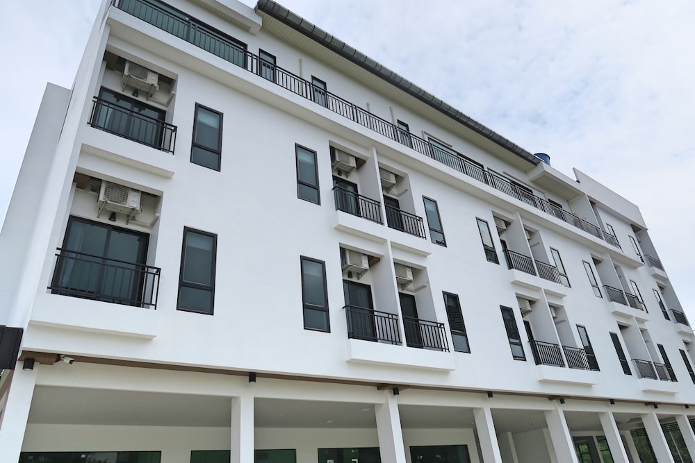 Good Morning Hotel At Takuapa photo1