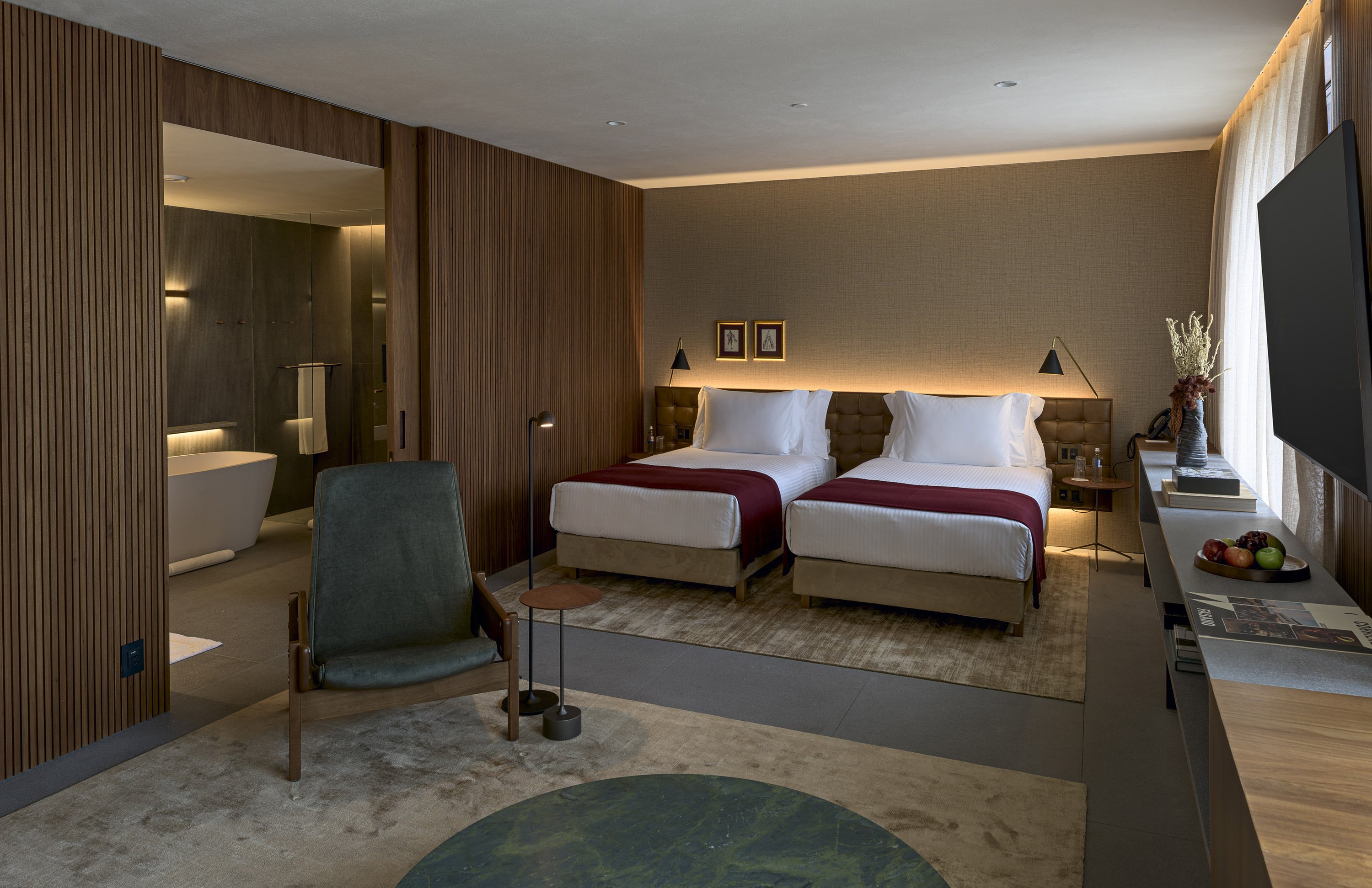 2 BEDROOMS, SUITE