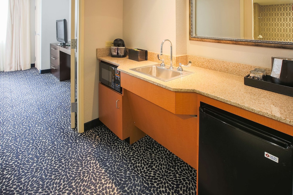 Embassy Suites Louisville East 61/73