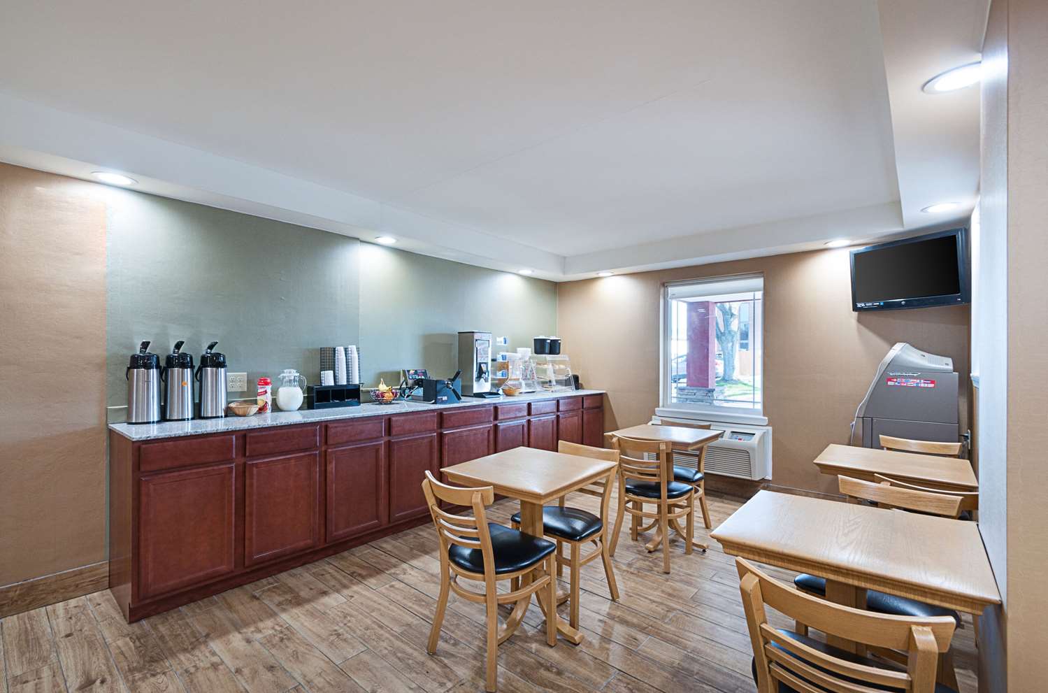 Quality Inn Near Pimlico Racetrack 25/32