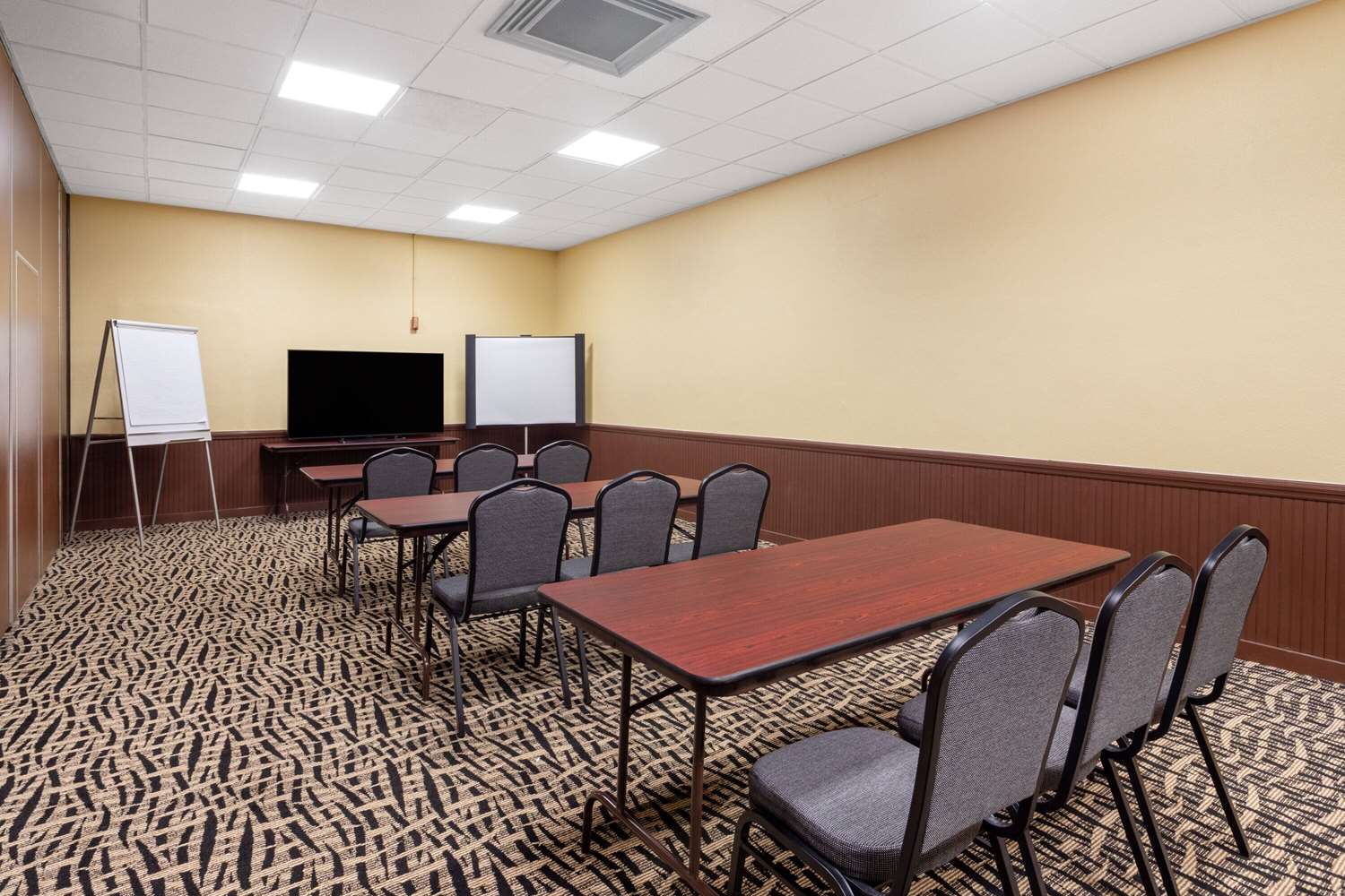 Days Inn by Wyndham Titusville Kennedy Space Center 30/37