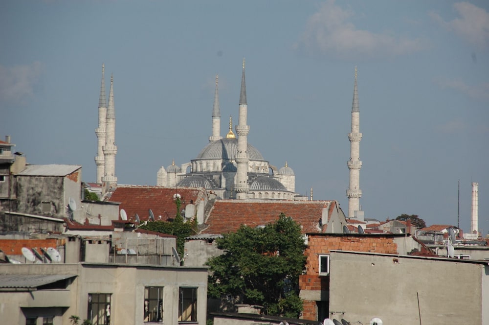 Grand Liza Hotel 41/49