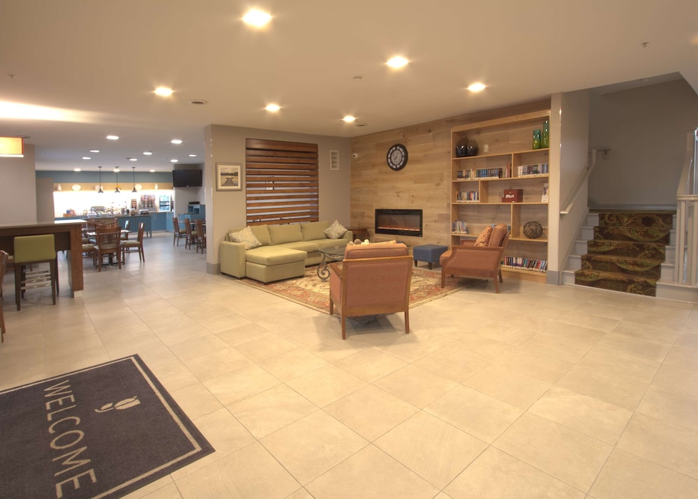 Country Inn & Suites by Radisson, Moline Airport 8/28