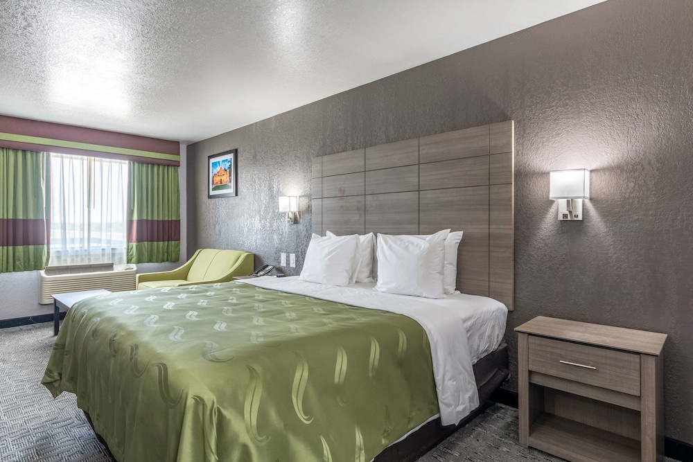 ROOM, KING BED, ACCESSIBLE