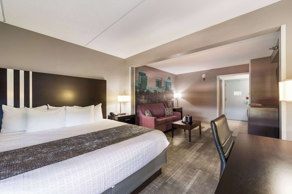 SUITE, KING BED
