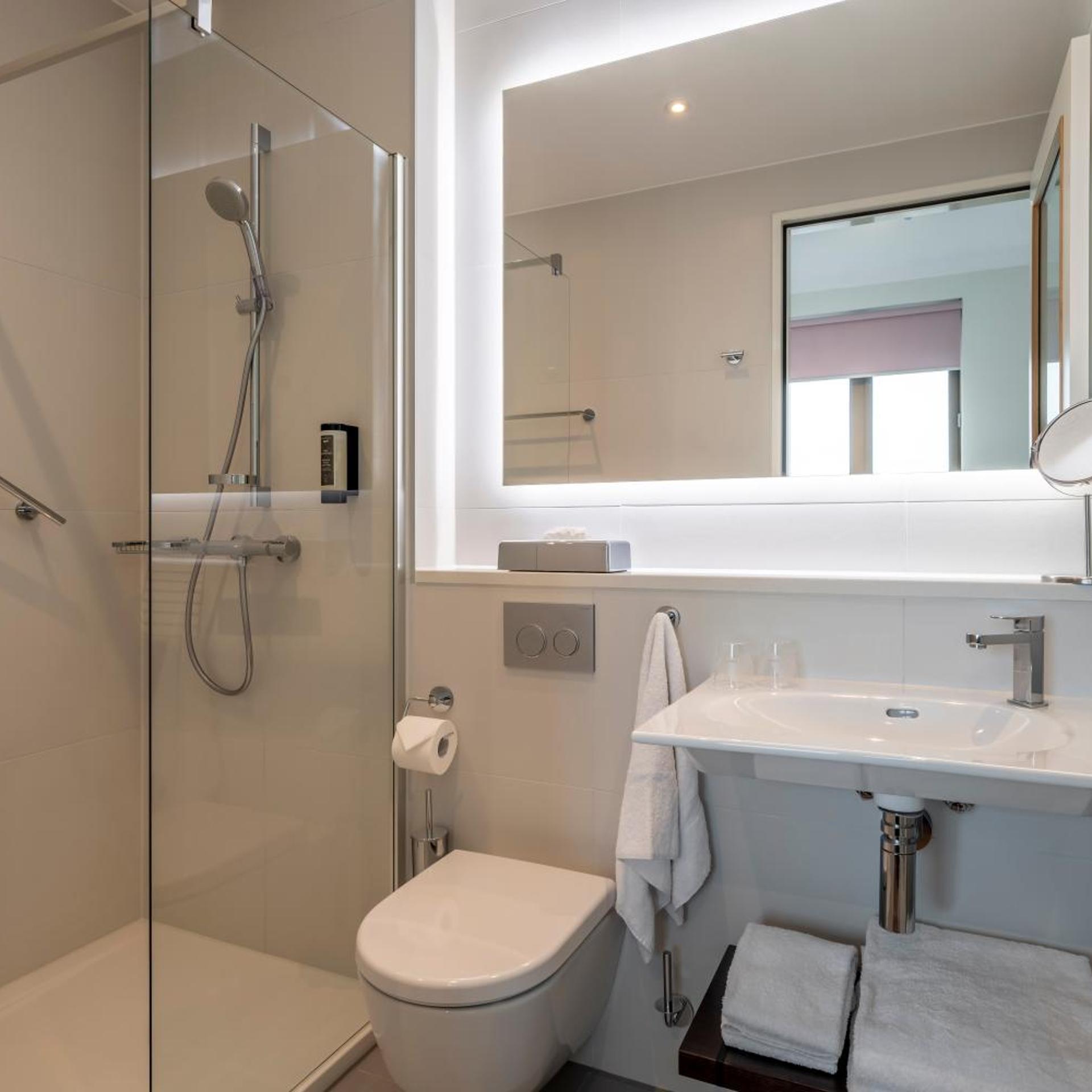 لوفت سوبيريور، PREMIER SUITES PLUS Amsterdam 5/7