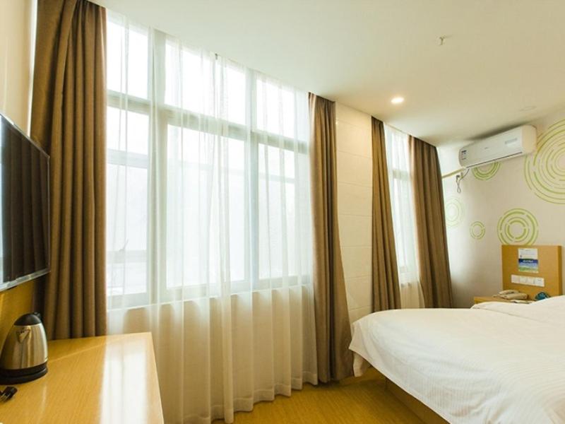 GreenTree Inn Linyi Yishui County Tianshe Huayuan Express Hotel 30/62