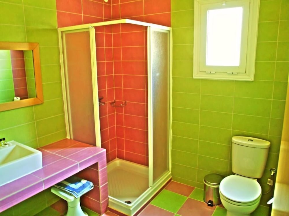 Maranton Beach Hotel 54/55