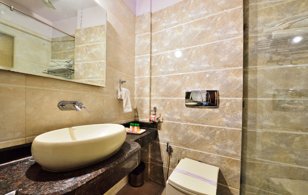 Hotel Taksh Inn 16/16
