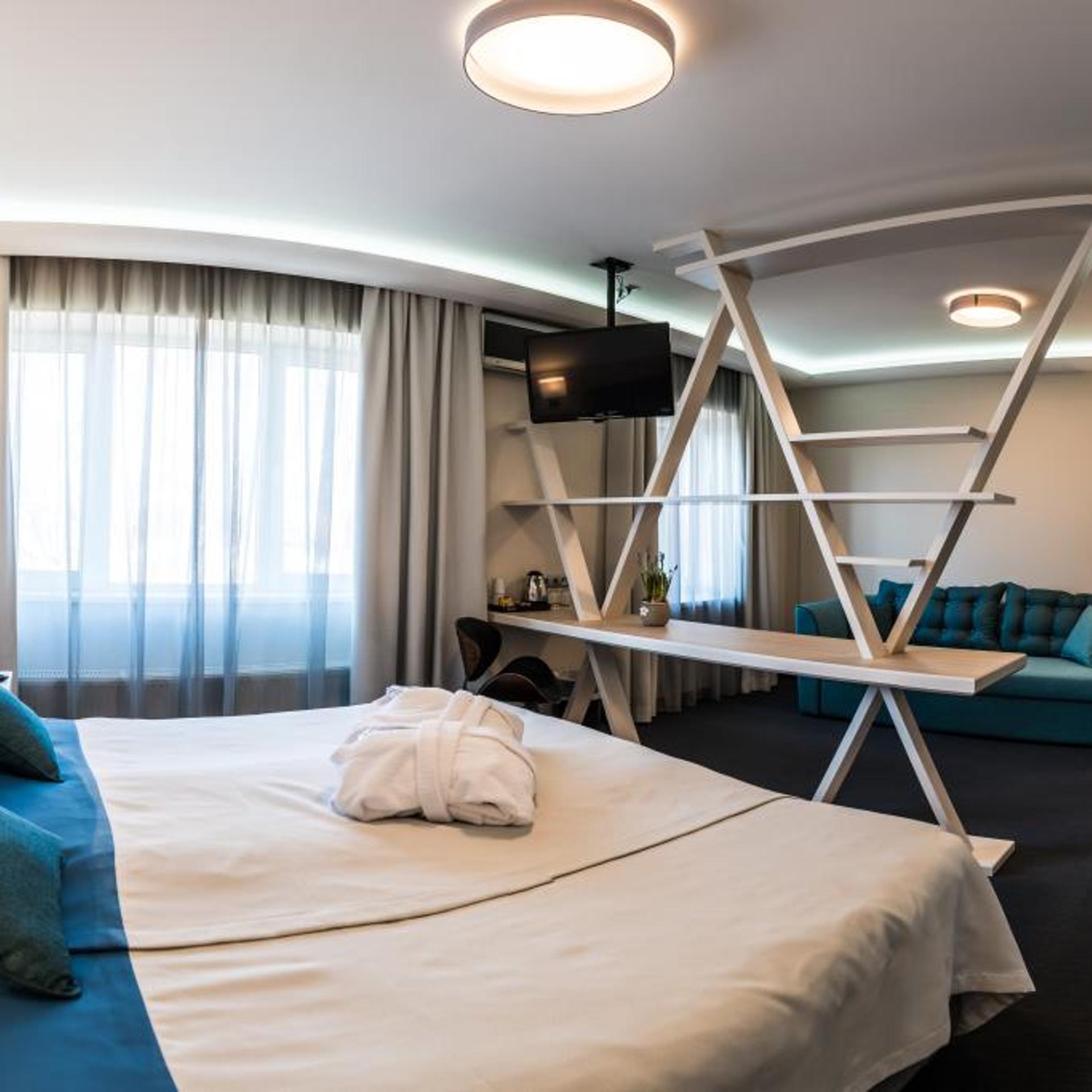 جناح جونيور، Amrita Hotel 3/10