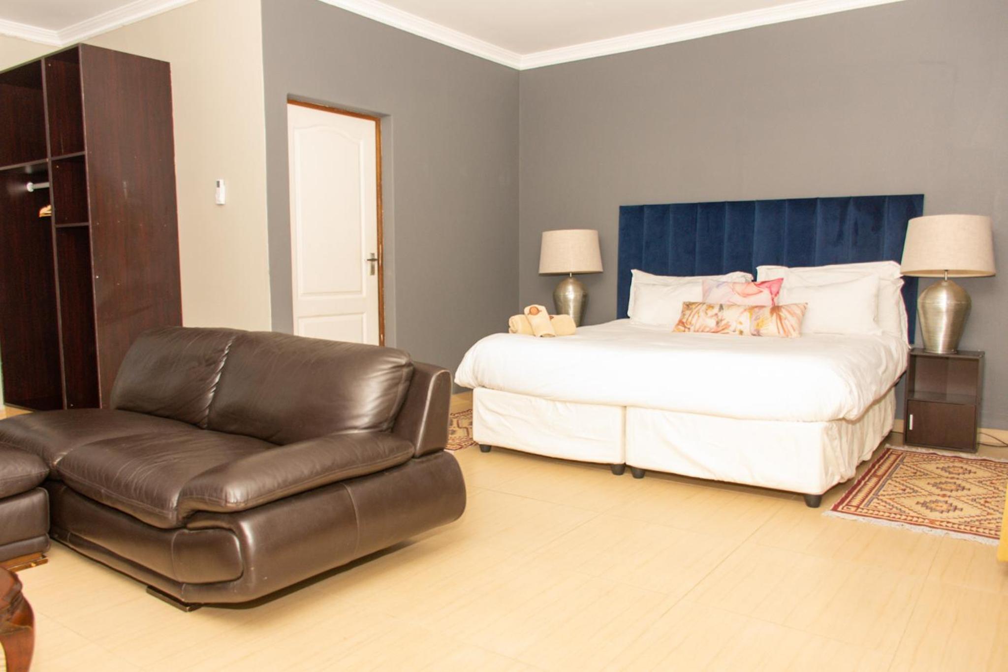 Vikamana Guest House 2/17
