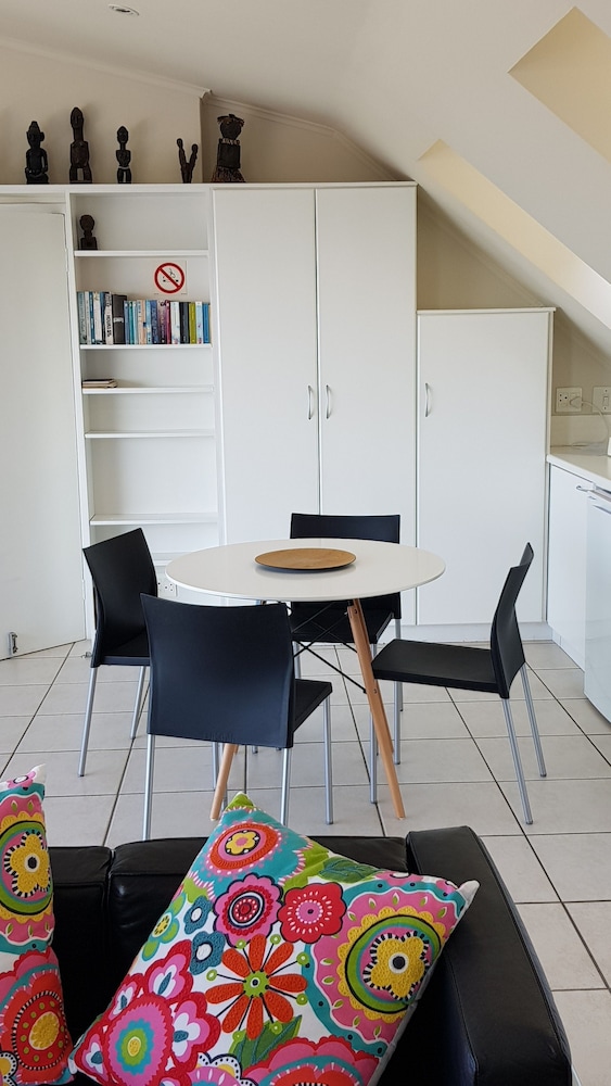 Bluegum Hill Guesthouse Apartments 26/35