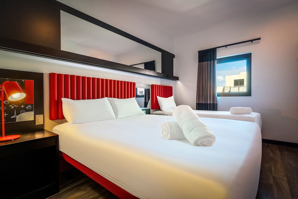 Essence Hotel Carlton 16/55