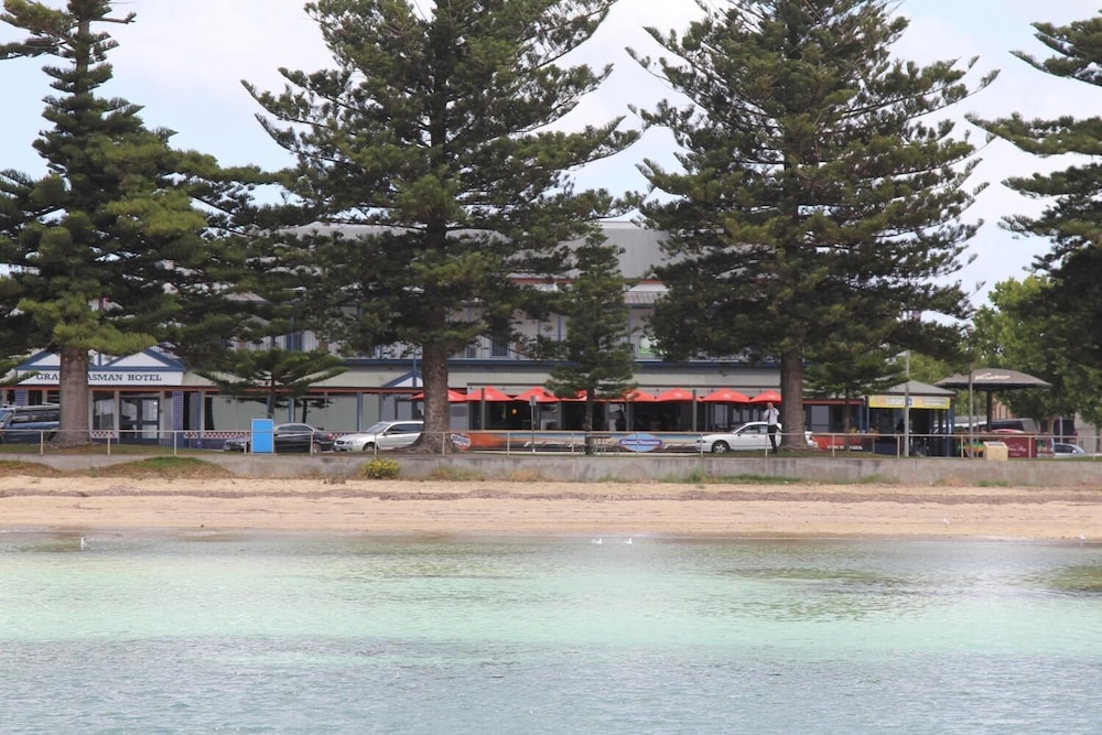 Grand Tasman Hotel 65/65