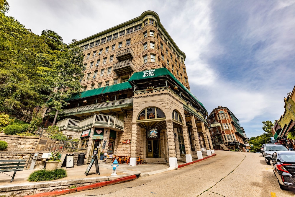 Basin Park Hotel 62/69