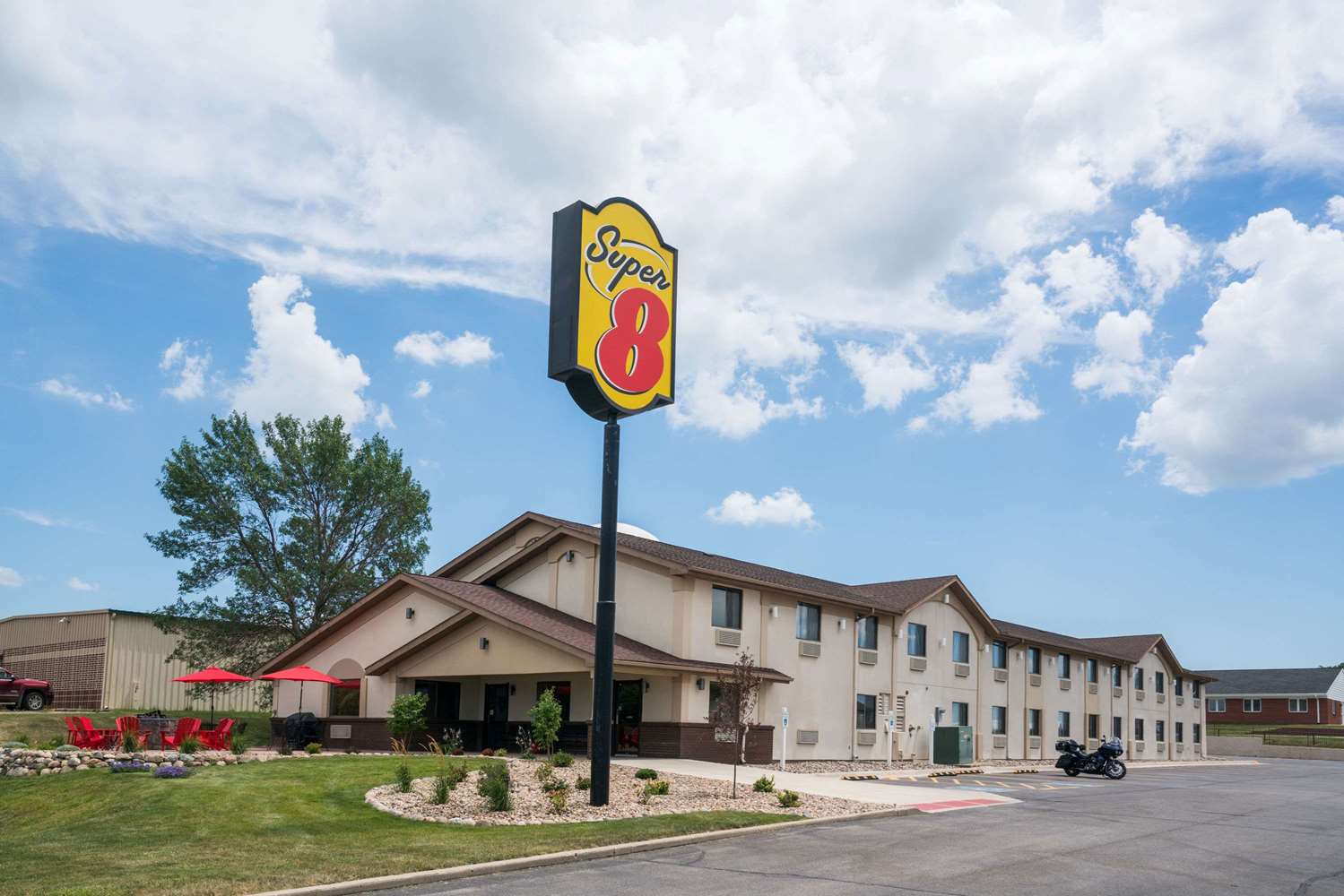 Super 8 by Wyndham Spirit Lake/Okoboji 37/41