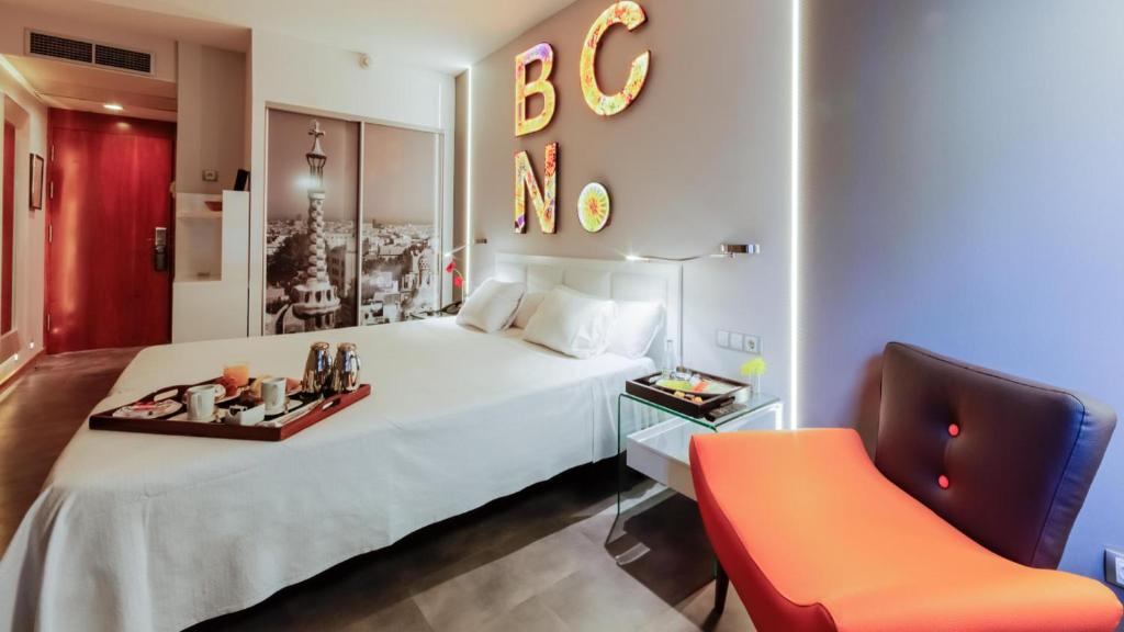 ROOM, DOUBLE BED